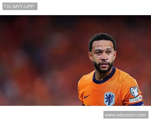 足球明星在球场上挥洒汗水跑步的精彩瞬间与背后的故事